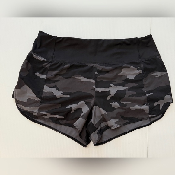 Athleta - Cam Printed Running Free Shorts - L - Picture 1 of 13